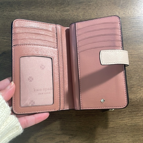 kate spade medium wallet - Picture 5 of 10